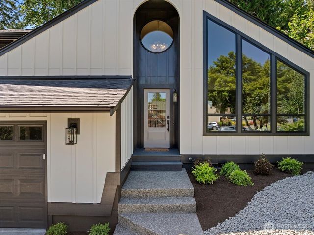 2425 NW Oakcrest Drive, Issaquah, WA 98027