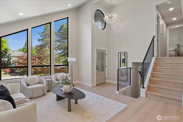 2425 NW Oakcrest Drive, Issaquah, WA 98027