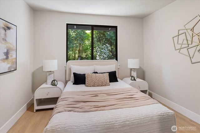 2425 NW Oakcrest Drive, Issaquah, WA 98027