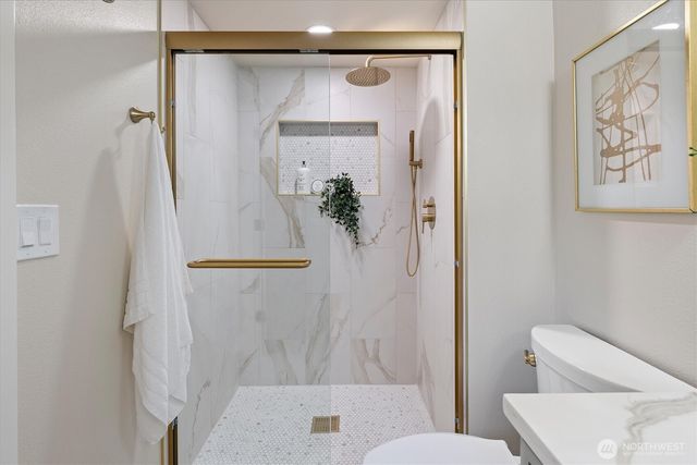2425 NW Oakcrest Drive, Issaquah, WA 98027