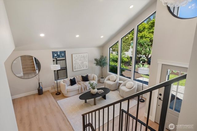 2425 NW Oakcrest Drive, Issaquah, WA 98027