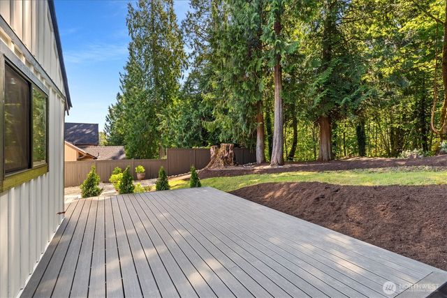 2425 NW Oakcrest Drive, Issaquah, WA 98027