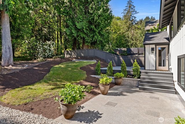 2425 NW Oakcrest Drive, Issaquah, WA 98027