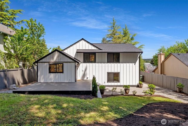 2425 NW Oakcrest Drive, Issaquah, WA 98027