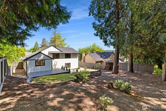 2425 NW Oakcrest Drive, Issaquah, WA 98027