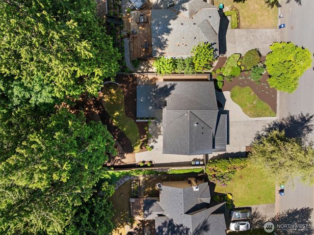 2425 NW Oakcrest Drive, Issaquah, WA 98027