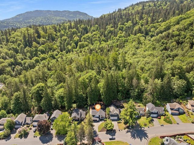 2425 NW Oakcrest Drive, Issaquah, WA 98027