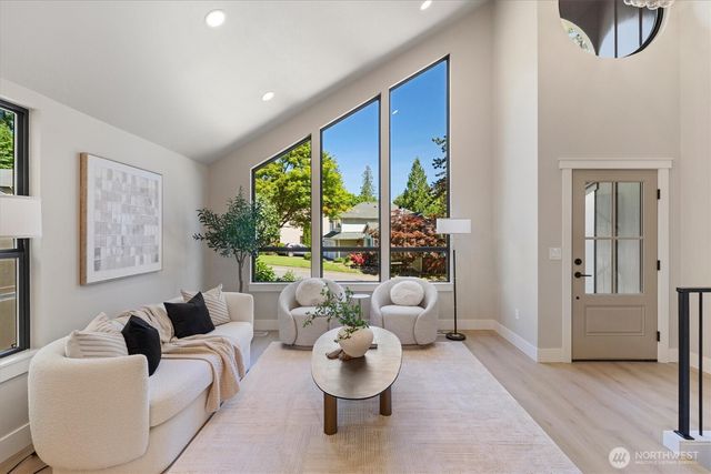 2425 NW Oakcrest Drive, Issaquah, WA 98027