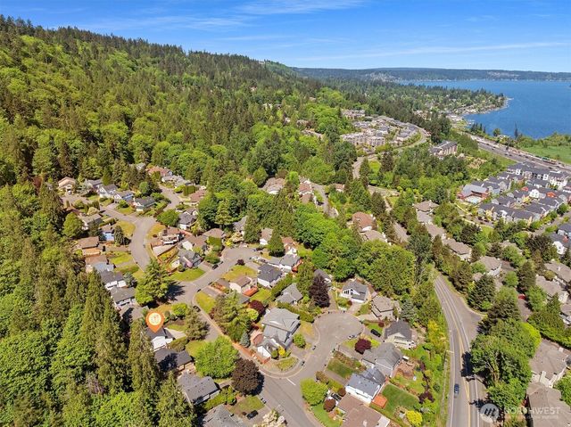 2425 NW Oakcrest Drive, Issaquah, WA 98027