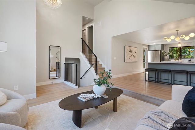 2425 NW Oakcrest Drive, Issaquah, WA 98027