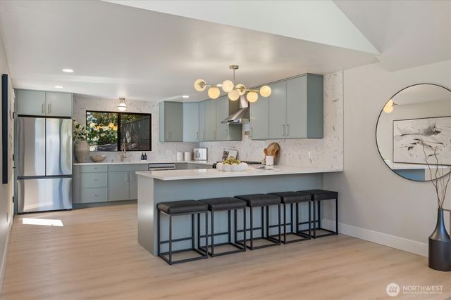 2425 NW Oakcrest Drive, Issaquah, WA 98027