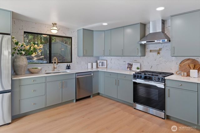 2425 NW Oakcrest Drive, Issaquah, WA 98027