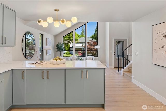 2425 NW Oakcrest Drive, Issaquah, WA 98027