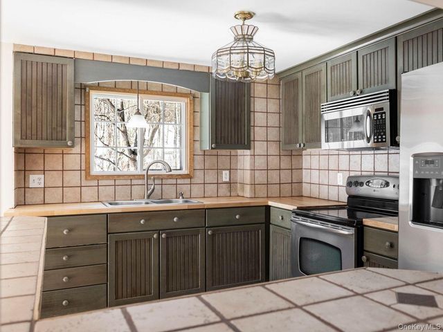 491 Floyd Ackert Road, West Park, NY 12493