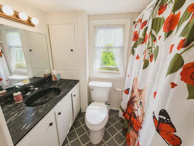 3908 Valley ROAD, Racine, WI 53405