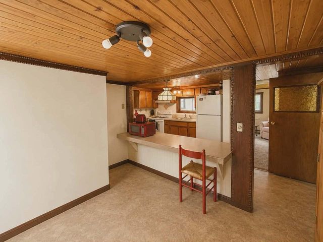 3908 Valley ROAD, Racine, WI 53405