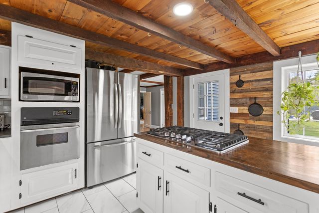 1407 South Stark Highway, Weare, NH 03281