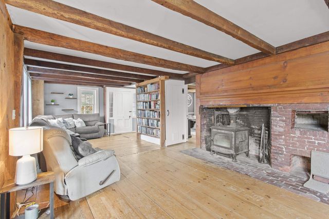 1407 South Stark Highway, Weare, NH 03281