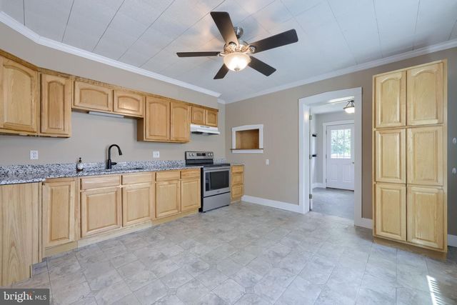 137 N CHARLOTTE ST, Manheim, PA 17545
