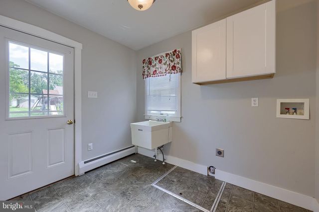 137 N CHARLOTTE ST, Manheim, PA 17545