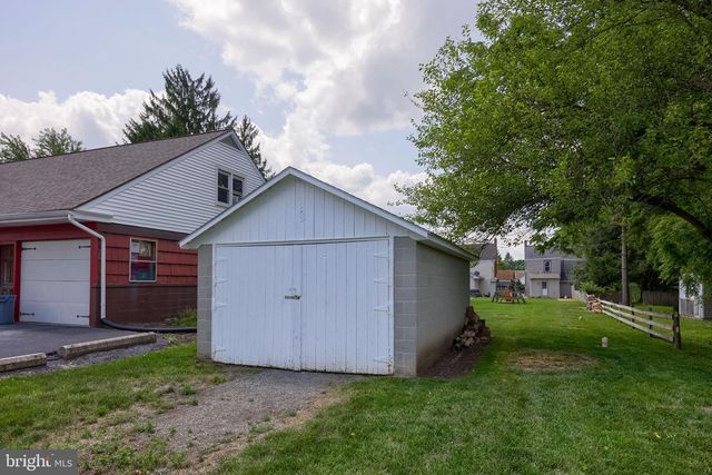137 N CHARLOTTE ST, Manheim, PA 17545