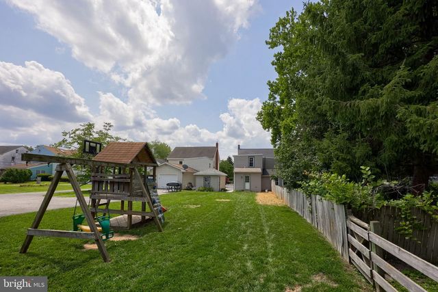 137 N CHARLOTTE ST, Manheim, PA 17545