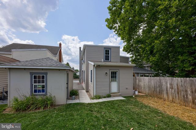 137 N CHARLOTTE ST, Manheim, PA 17545