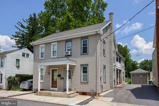137 N CHARLOTTE ST, Manheim, PA 17545