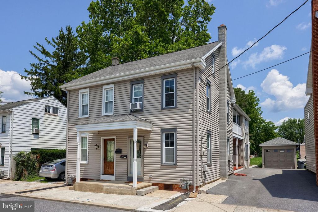 137 N CHARLOTTE ST, Manheim, PA 17545