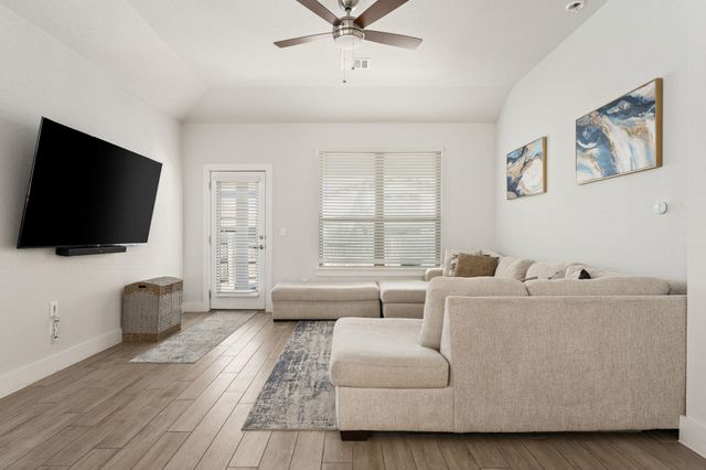 8610 McKamy DR, Austin, TX 78744