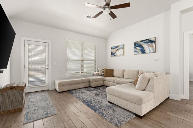 8610 McKamy DR, Austin, TX 78744