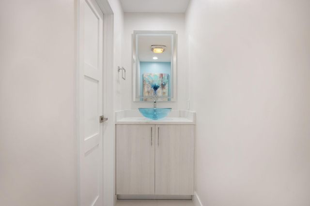 424 Hendricks Isle 6, Fort Lauderdale, FL 33301