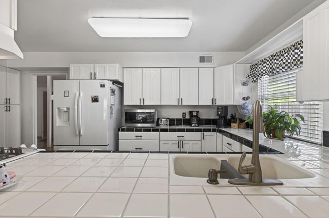 7124 Van Maren Ln, Citrus Heights, CA 95621