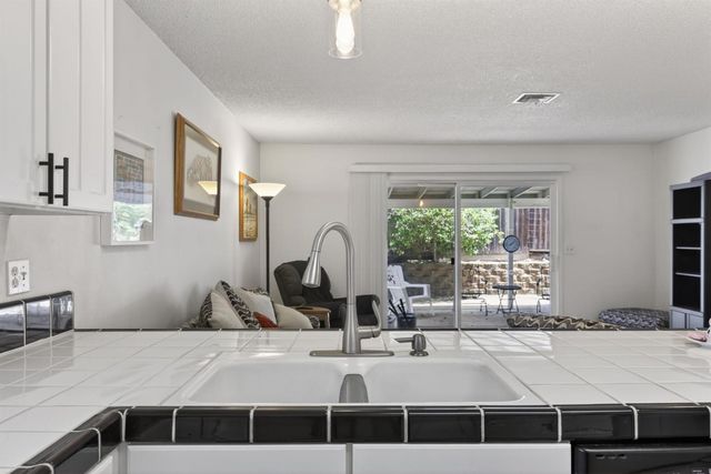 7124 Van Maren Ln, Citrus Heights, CA 95621