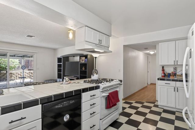 7124 Van Maren Ln, Citrus Heights, CA 95621