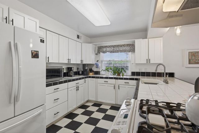 7124 Van Maren Ln, Citrus Heights, CA 95621