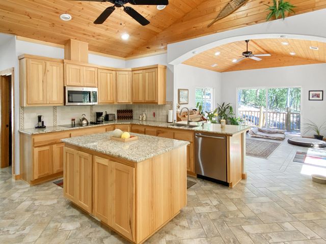 5831 Old Highway 99 S, Ashland, OR 97520
