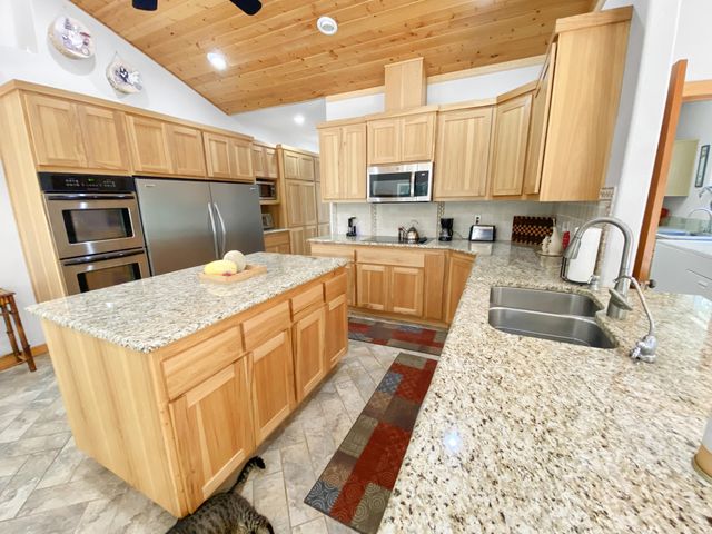 5831 Old Highway 99 S, Ashland, OR 97520
