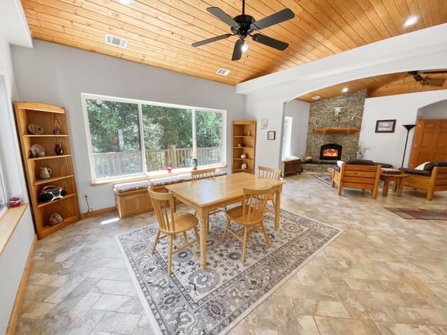 5831 Old Highway 99 S, Ashland, OR 97520