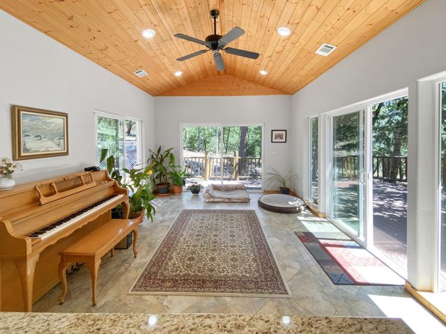 5831 Old Highway 99 S, Ashland, OR 97520