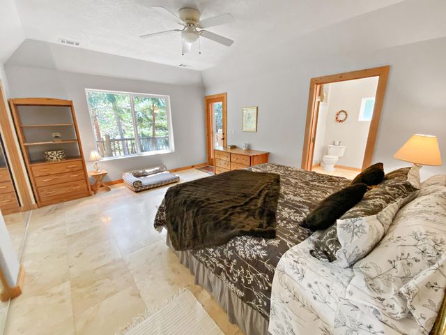 5831 Old Highway 99 S, Ashland, OR 97520
