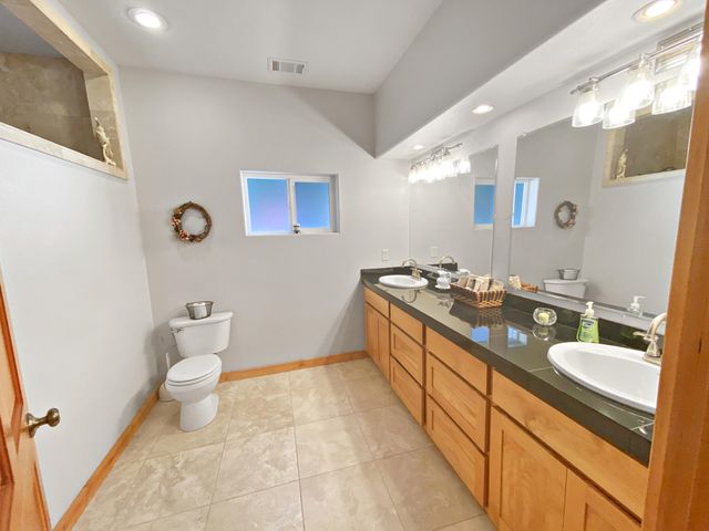 5831 Old Highway 99 S, Ashland, OR 97520