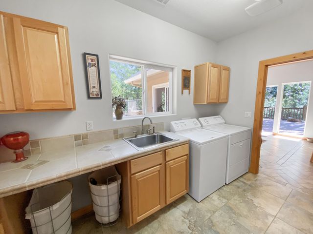5831 Old Highway 99 S, Ashland, OR 97520