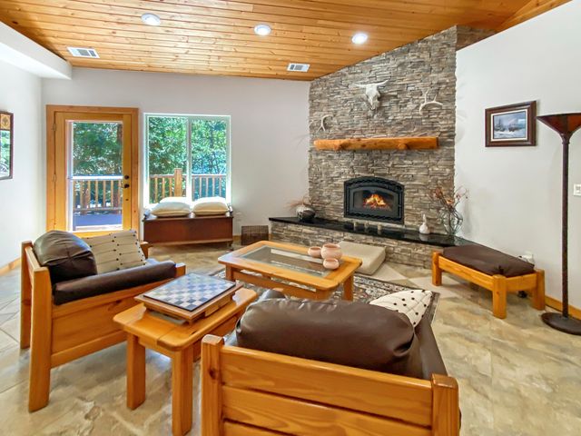 5831 Old Highway 99 S, Ashland, OR 97520