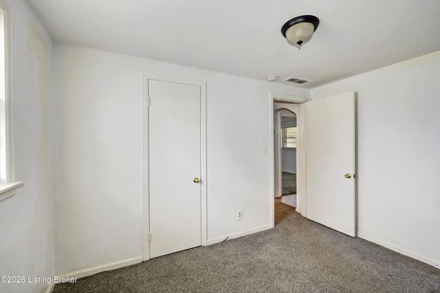 10103 Caldwell Dr, Jeffersontown, KY 40299