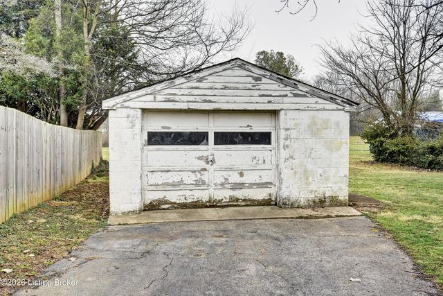 10103 Caldwell Dr, Jeffersontown, KY 40299