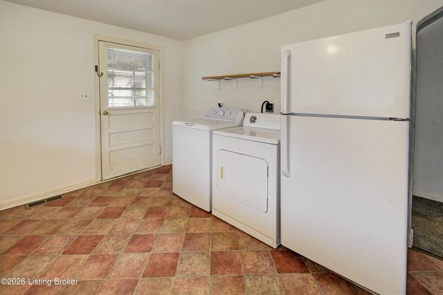 10103 Caldwell Dr, Jeffersontown, KY 40299