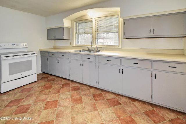 10103 Caldwell Dr, Jeffersontown, KY 40299