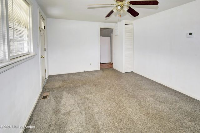 10103 Caldwell Dr, Jeffersontown, KY 40299