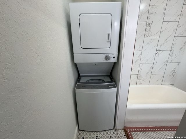 1020 W French Pl Apt 4, San Antonio, TX 78212